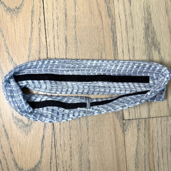 Lululemon Fly Away Tamer Headband II Luon Arrow Jacquard Battleship Silver OS - Picture 7 of 7